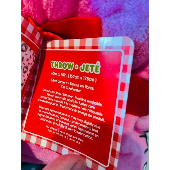 Hello Kitty Christmas 2 pack throws one pink and one white with matching coffee - Picture 8 of 12